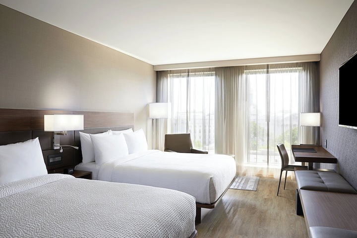 AC Hotel by Marriott Madison Downtown