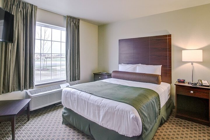 Cobblestone Hotel & Suites – Pulaski / Green Bay