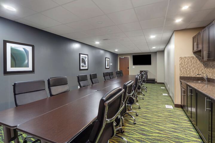 Best Western Plus Fort Saskatchewan Inn & Suites