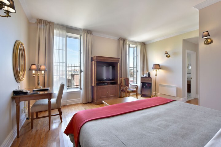 Room 28 of 47
