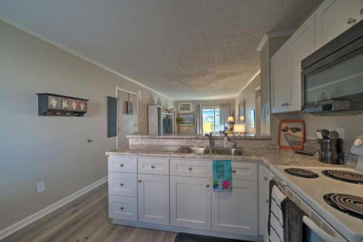 Oceanfront Topsail Beach Retreat - Steps to Shore!