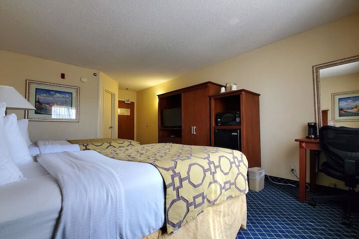 Room 9 of 28