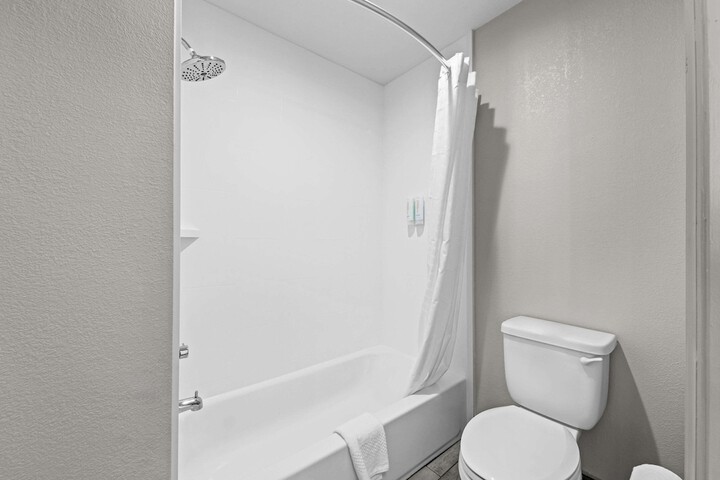 Room 25 of 37
