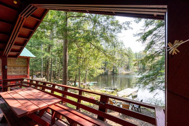 Hide-A-Way Waterfront Cottages