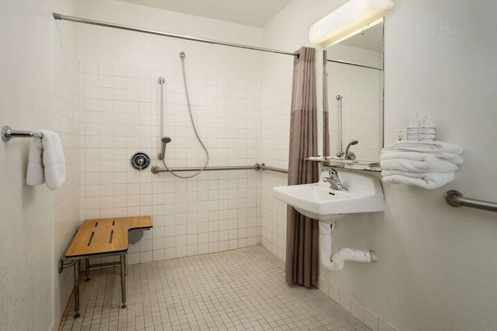 Room 16 of 46