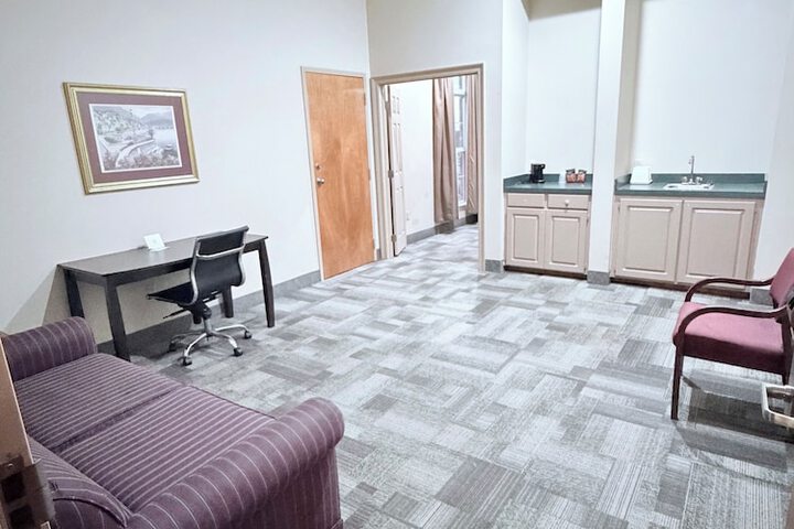 Collins Inn & Suites