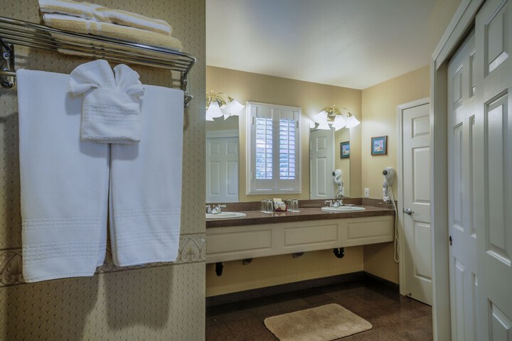 Grass Valley Courtyard Suites