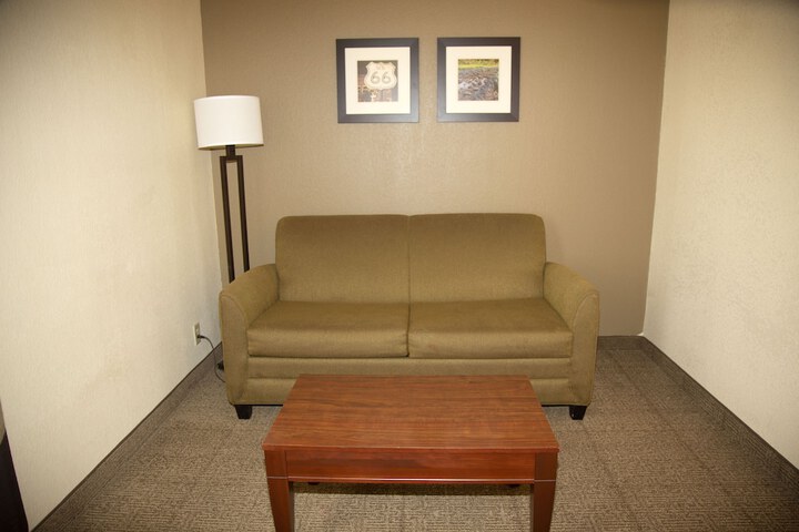 Ardmore Inn & Suites