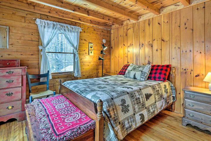Andover Cabin Retreat w / Hot Tub & Fireplace!