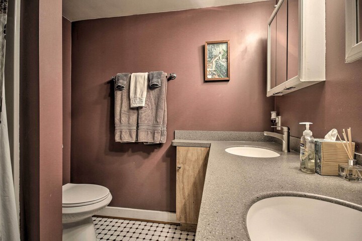 Harpers Ferry Apartment w / Private Pool & Hot Tub!