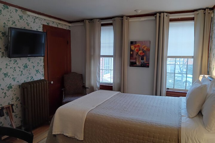 Room 13 of 16