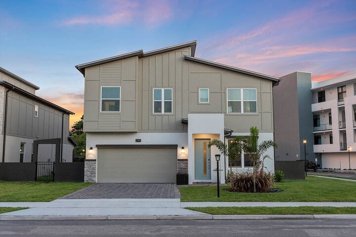 Harbor Island Beach Club Homes by Villatel
