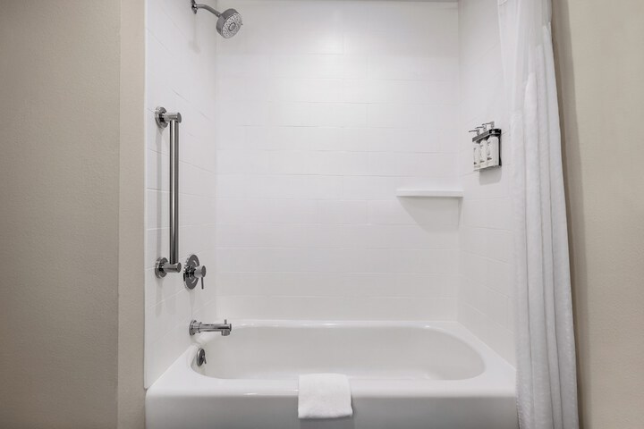 Holiday Inn Express & Suites Hagerstown by IHG