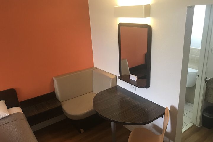 Room 11 of 37