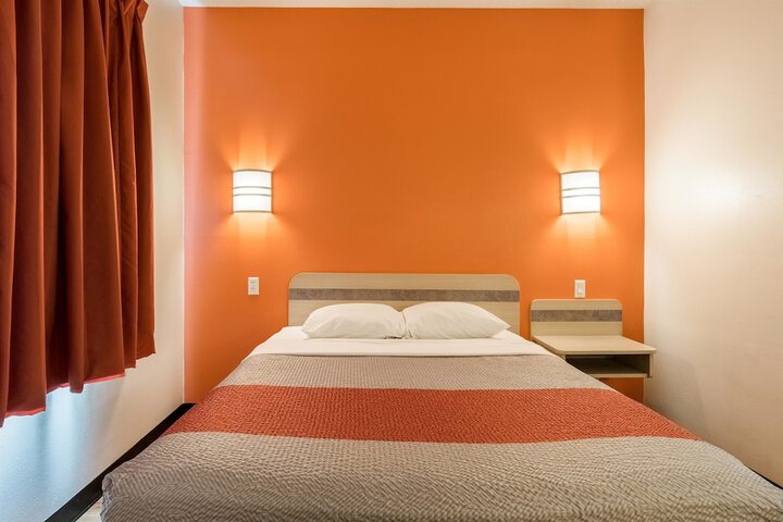 Room 11 of 31