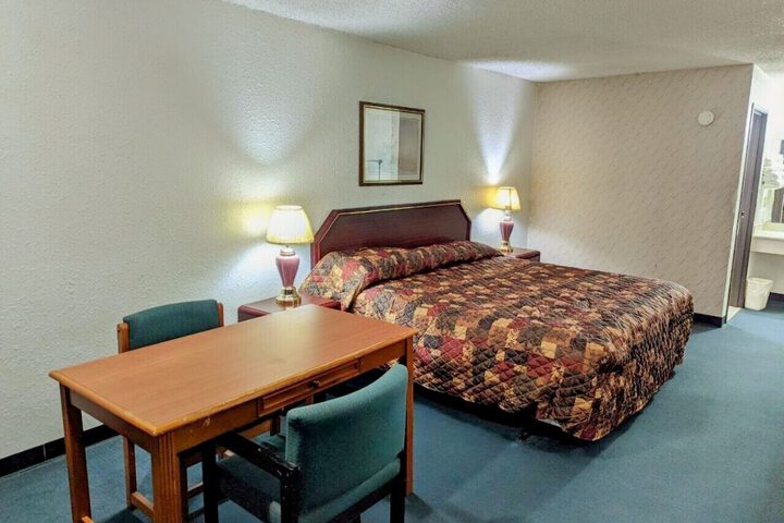 Room 13 of 16