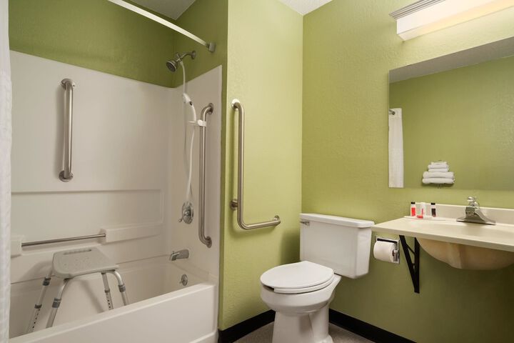 Room 14 of 28