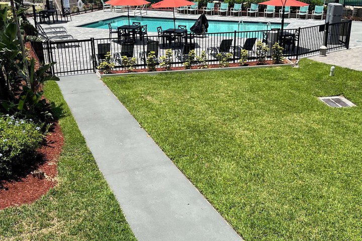 Pool 10 of 49