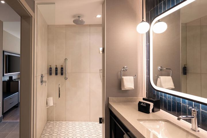 Hotel Avail Rogers Tapestry Collection by Hilton