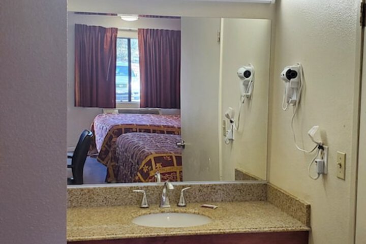 Room 42 of 154
