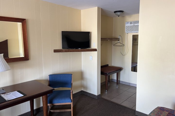 Room 307 of 443