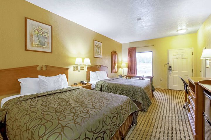 Quality Inn & Suites Dickson