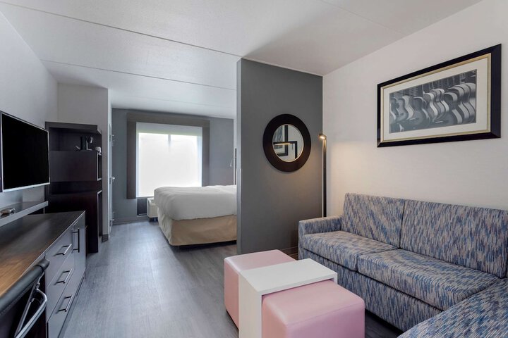 Room 11 of 38