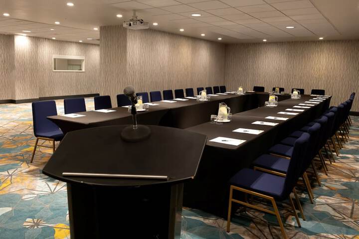 Holiday Inn Toronto Downtown Centre by IHG
