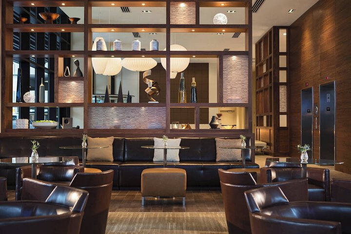 Lounge 27 of 35