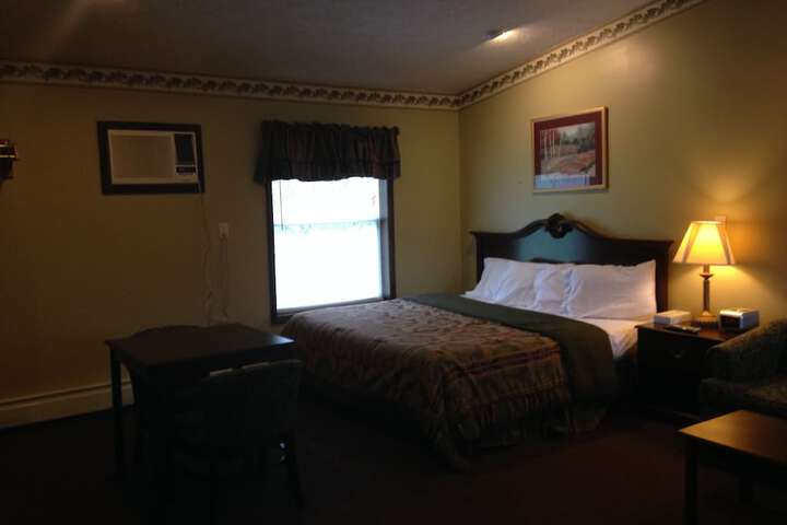 Room 9 of 42