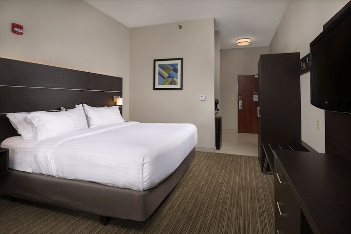 Room 21 of 38