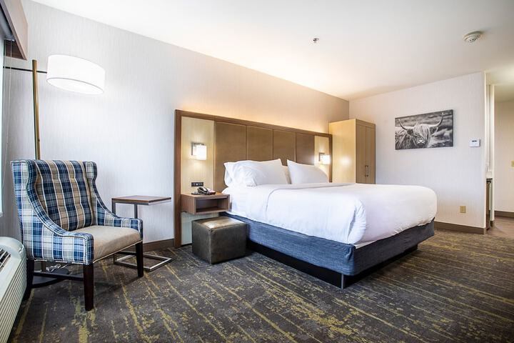 Room 32 of 49