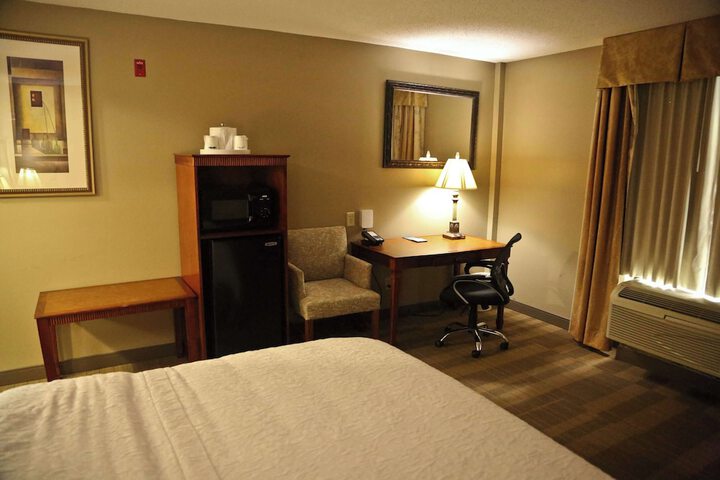 Hampton Inn & Suites Jennings