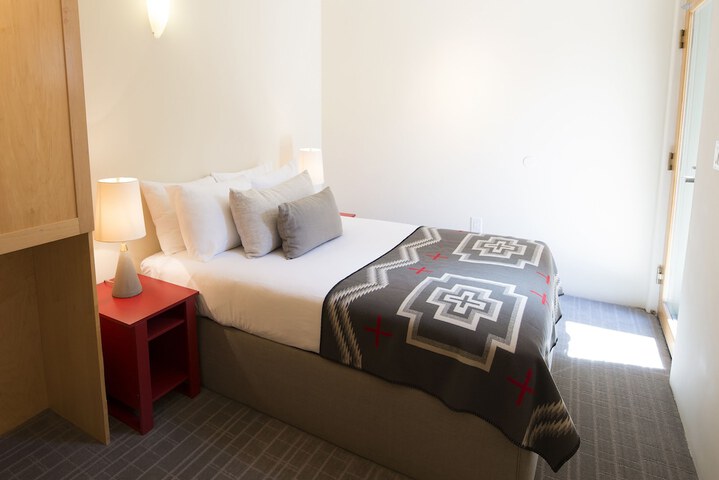 Room 5 of 38