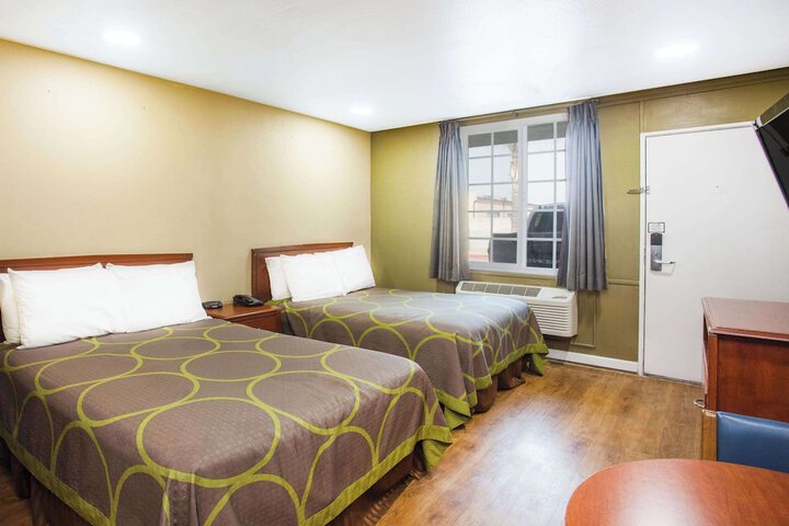 Room 16 of 19