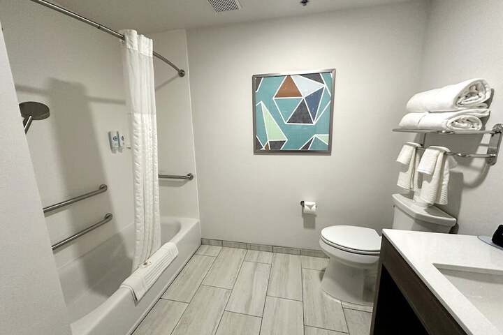 Room 25 of 63