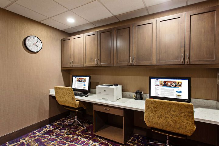 Business Center 33 of 35
