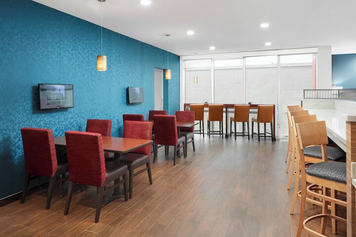 Breakfast/Coffee Service 26 of 28