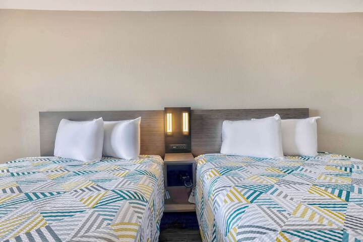 Room 13 of 25