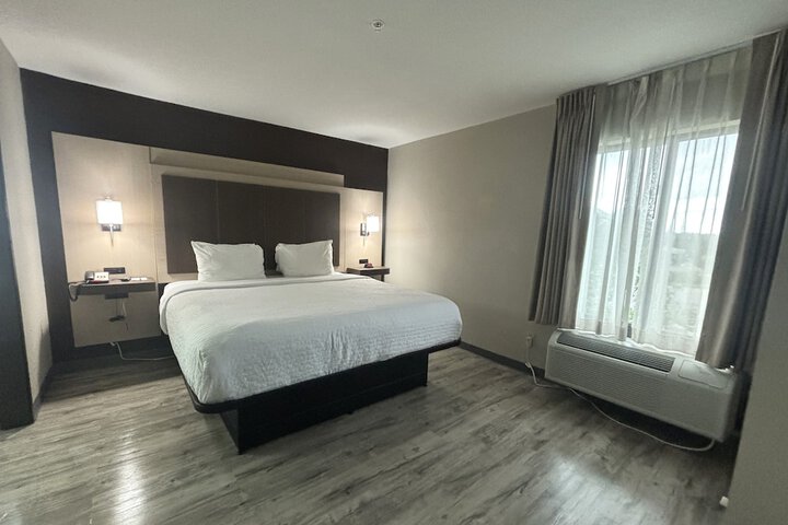 Room 33 of 49