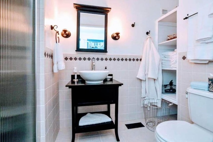 Colonial Beach Plaza Bed & Breakfast