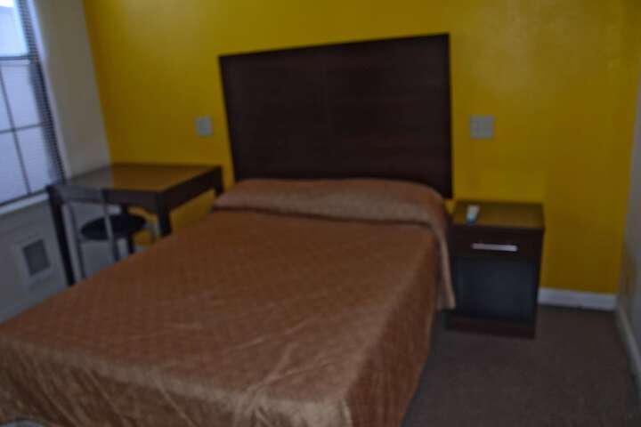 Room 16 of 34
