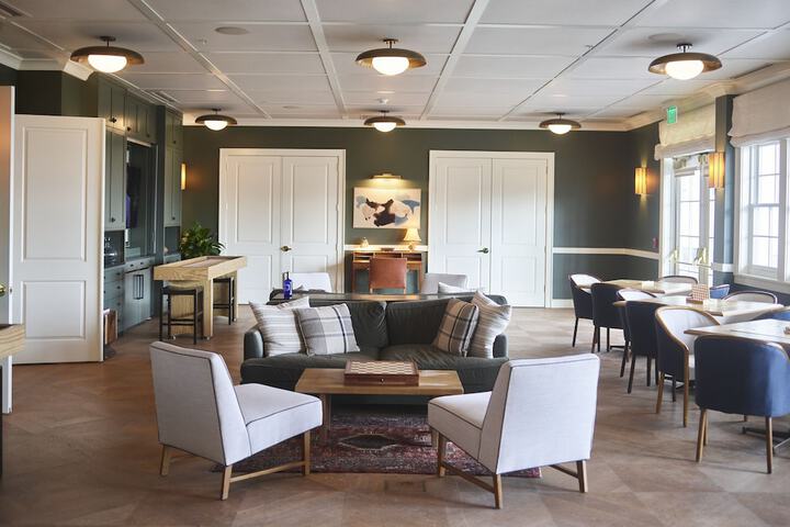 Lounge 50 of 66