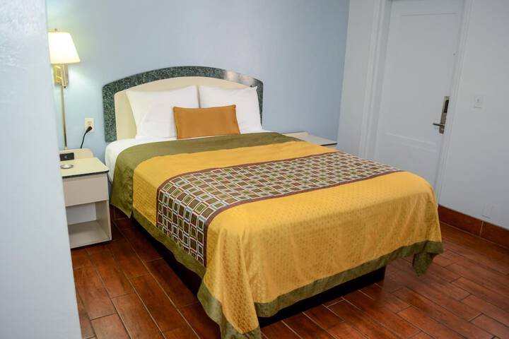 Room 21 of 27