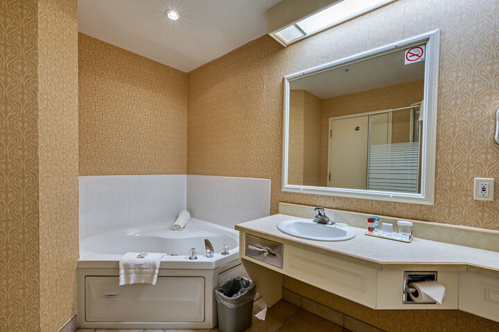 Room 30 of 43