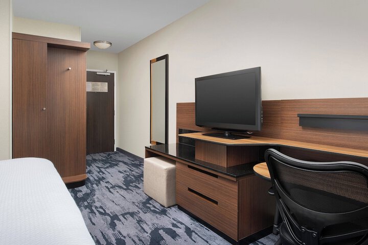 Room 10 of 33
