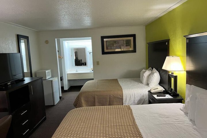 Room 13 of 16