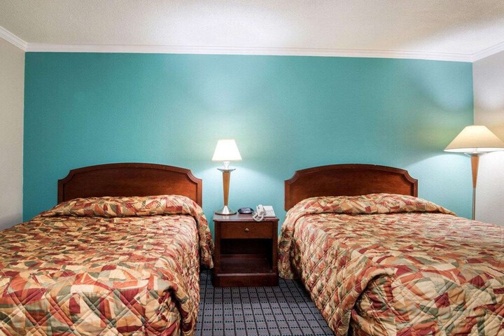 Room 17 of 32