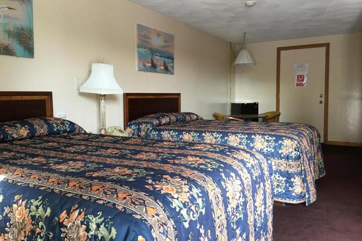 Knotty Pine Motel