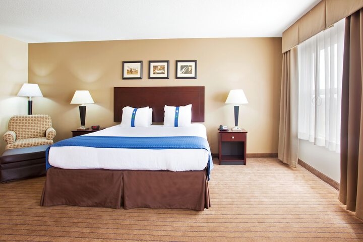 Holiday Inn Aurora North - Naperville by IHG
